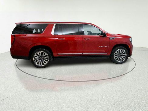 Used 2023 GMC Yukon XL Denali Ultimate AWD/4WD image 9