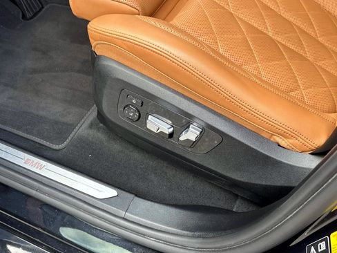 Used 2023 BMW X7 xDrive40i w/ Premium Package image 19