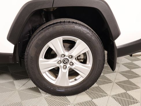 Used 2021 Toyota RAV4 XLE FWD image 17