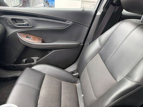 Used 2014 Chevrolet Impala LT w/ Convenience Package image 11