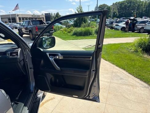 Used 2020 Lexus GX 460 Premium w/ Premium Package AWD/4WD image 37