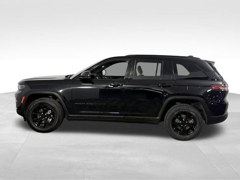 Used 2025 Jeep Grand Cherokee Altitude AWD/4WD image 8