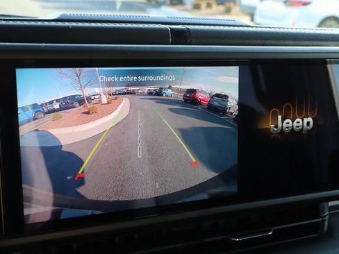 Used 2025 Jeep Wrangler Sahara image 30