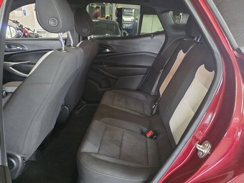 Used 2024 Chevrolet Trax RS FWD image 19