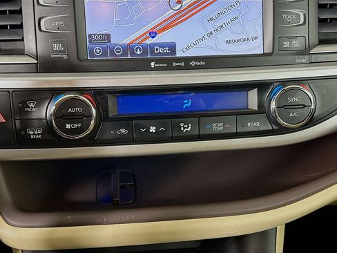 Used 2017 Toyota Highlander Limited image 24