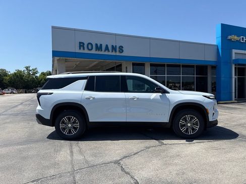 New 2026 Chevrolet Traverse LT FWD image 2
