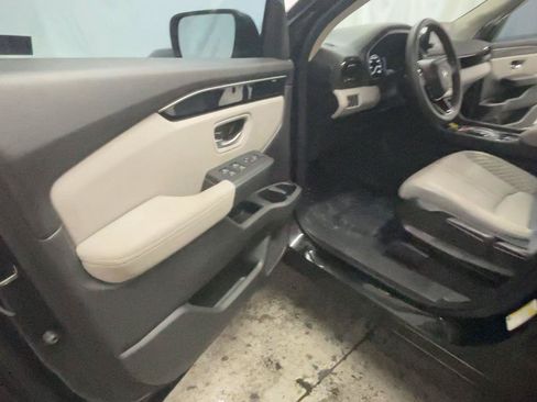 Used 2023 Honda Pilot LX image 30