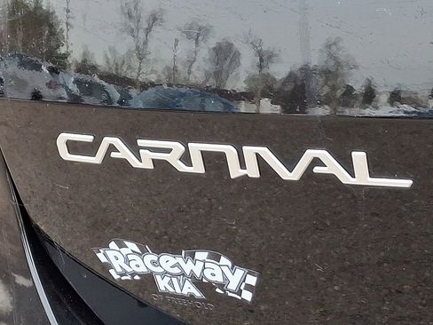 Certified 2023 Kia Carnival SX image 30