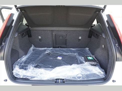 New 2026 Volvo XC40 B5 Plus w/ Protection Package Premier image 23