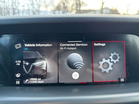 Used 2022 Alfa Romeo Stelvio Veloce image 48