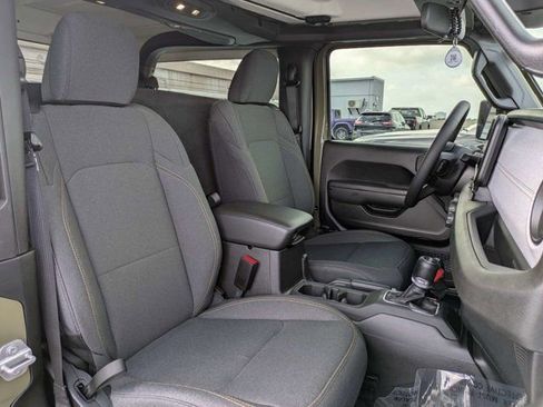 Used 2025 Jeep Wrangler Sport AWD/4WD image 15