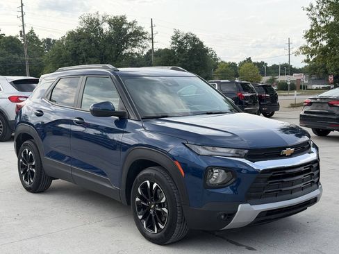 Used 2021 Chevrolet TrailBlazer LT w/ Convenience Package FWD image 4