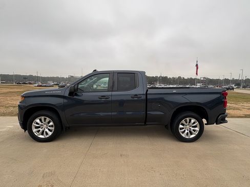 Used 2020 Chevrolet Silverado 1500 Custom w/ Custom Value Package image 5