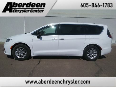 Used 2024 Chrysler Pacifica Touring-L image 1