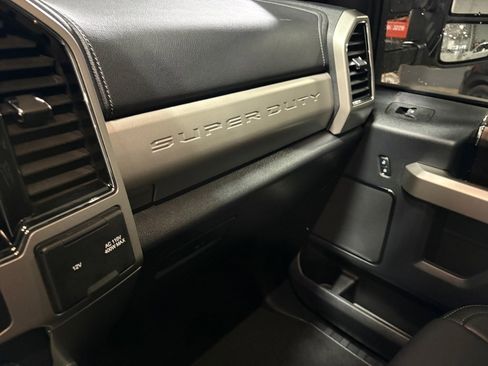 Used 2022 Ford F250 Lariat w/ Black Appearance Package image 20