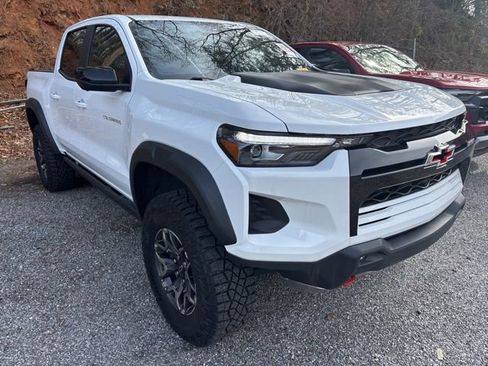 Used 2024 Chevrolet Colorado ZR2 w/ Technology Package image 2