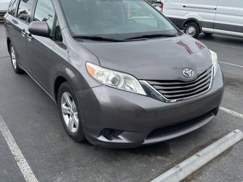 Used 2015 Toyota Sienna LE FWD image 1