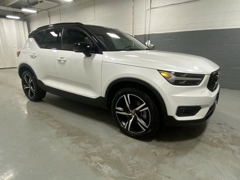 Used 2021 Volvo XC40 T5 R-Design w/ Climate Package image 4