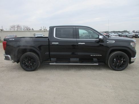 New 2026 GMC Sierra 1500 SLT w/ SLT Premium Package image 3