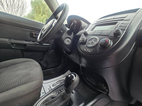 Used 2013 Kia Soul FWD image 26