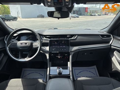 Used 2024 Jeep Grand Cherokee Laredo X w/ Luxury Tech Group I image 16