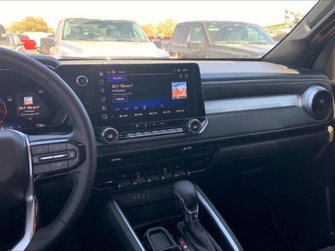 Used 2024 Chevrolet Colorado LT w/ LT Convenience Package image 7