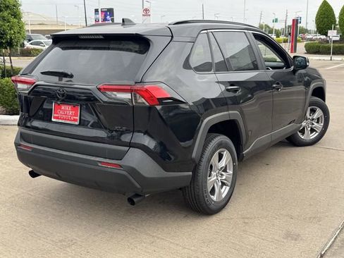 Used 2025 Toyota RAV4 XLE image 5