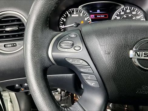 Used 2017 Nissan Pathfinder SL FWD image 20
