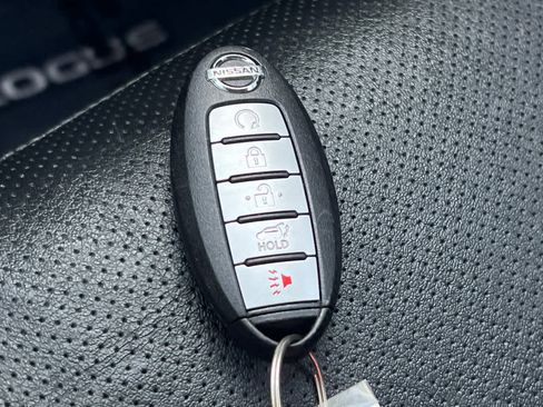 Used 2017 Nissan Rogue SL image 26