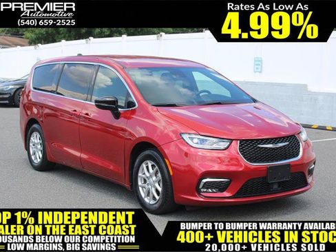 Used 2025 Chrysler Pacifica Select FWD image 1
