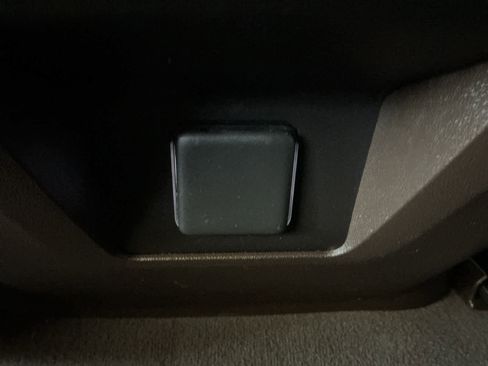 Used 2021 Chevrolet Suburban Z71 w/ Z71 Off-Road Package image 33