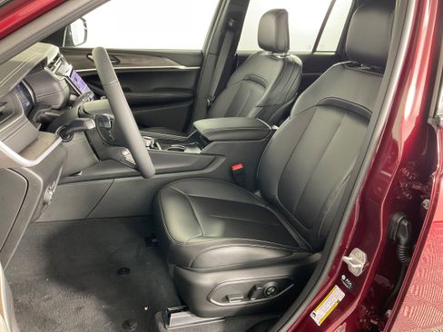 New 2025 Jeep Grand Cherokee Limited image 10