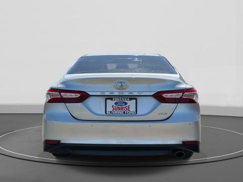 Used 2018 Toyota Camry XLE FWD image 6