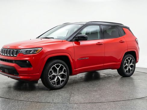 Used 2025 Jeep Compass Limited AWD/4WD image 3
