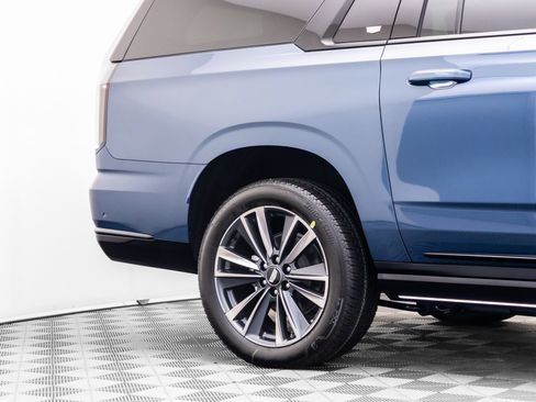 New 2026 Cadillac Escalade ESV Sport w/ Touring Package AWD/4WD image 39
