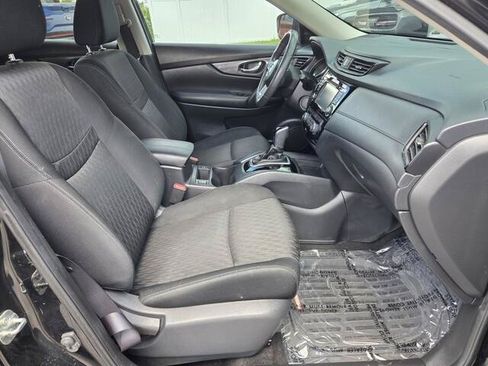Used 2017 Nissan Rogue SV w/ SV Premium Package FWD image 12