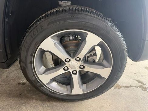Used 2024 Jeep Grand Cherokee Limited AWD/4WD image 28