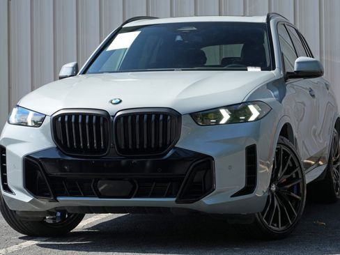 Used 2024 BMW X5 sDrive40i w/ M Sport Package RWD image 3