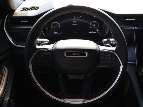 Used 2024 Jeep Grand Cherokee L Laredo RWD image 14