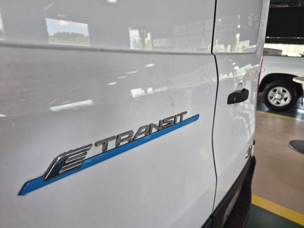 Used 2023 Ford E-Transit Medium Roof RWD image 18