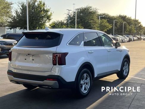 Used 2026 Kia Sorento LX FWD image 10