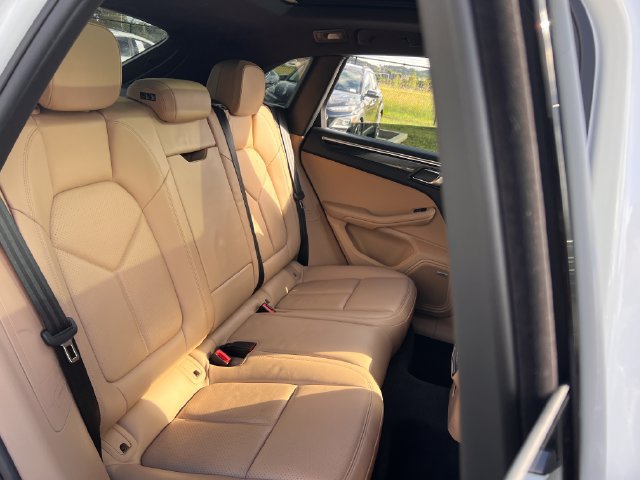 Used 2019 Porsche Macan AWD/4WD image 27