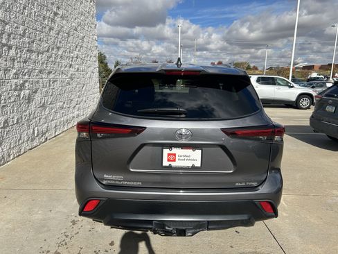 Certified 2024 Toyota Highlander XLE image 5