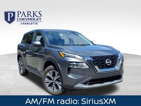 Used 2023 Nissan Rogue SV image 1