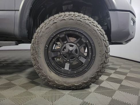 Used 2024 Nissan Titan PRO-4X w/ Pro-4x Convenience Package image 11