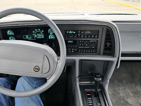 Used 1990 Buick Reatta Coupe image 8