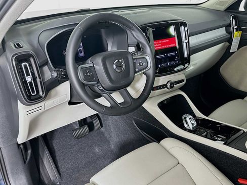 New 2026 Volvo XC40 B4 Plus image 9