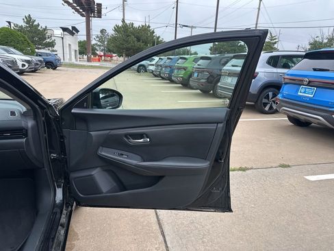 Used 2024 Nissan Sentra SV FWD image 18