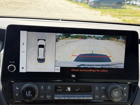 Used 2024 Toyota Grand Highlander AWD image 16