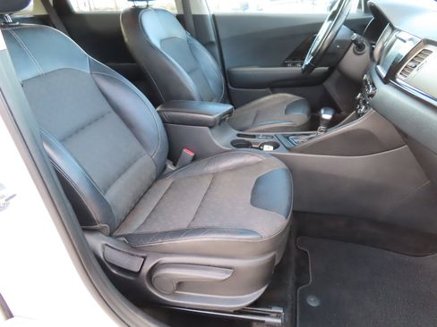 Used 2019 Kia Niro EX image 12